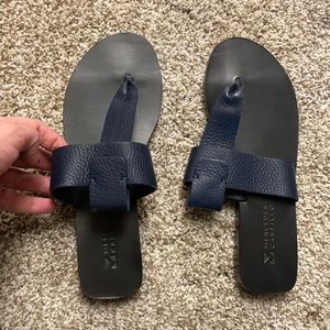 Mercedes Castillo NWOT navy flip flop 5.5 women’s